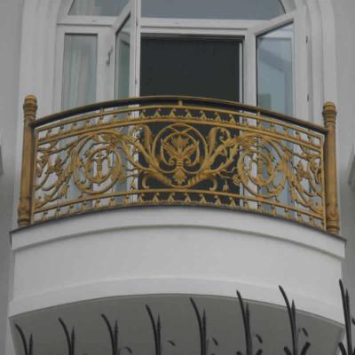 Cast aluminum balcony guardrail